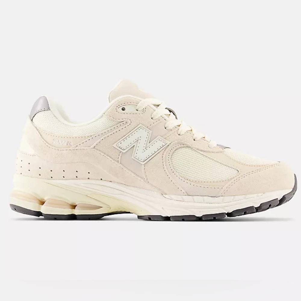 New Balance 2002r size 8.5W/7M - never worn/brand new